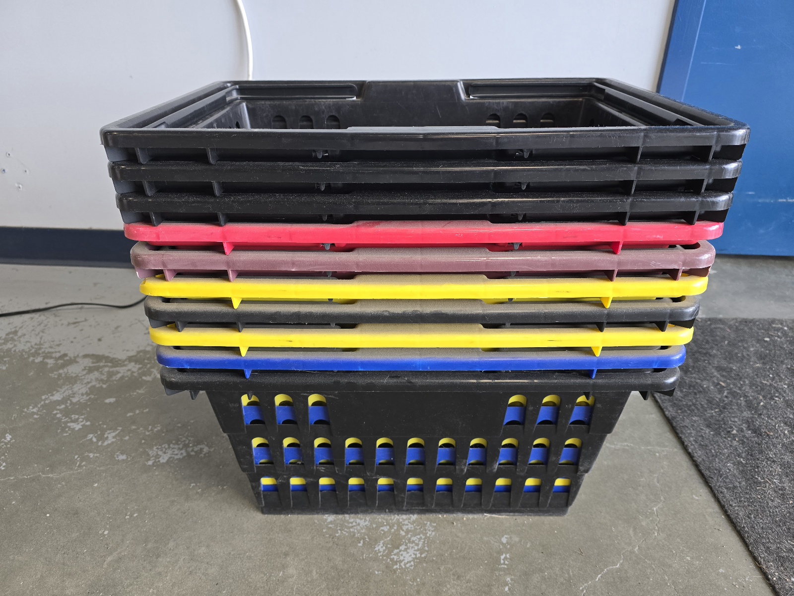 LARGE SHOPPING BASKET 20X13X10 (USED)